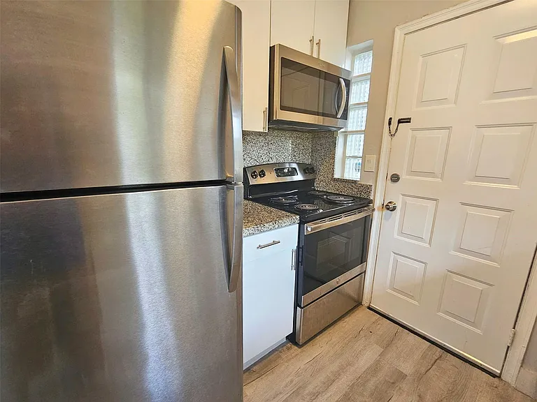 701 NE 16th Ave #26 — Photo 7