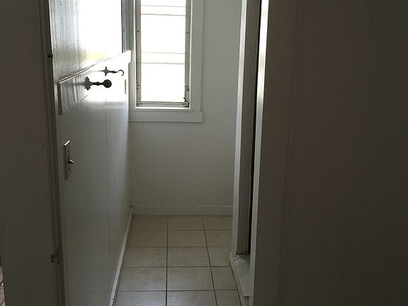 5th image of 2324 Grand Ave APT 1