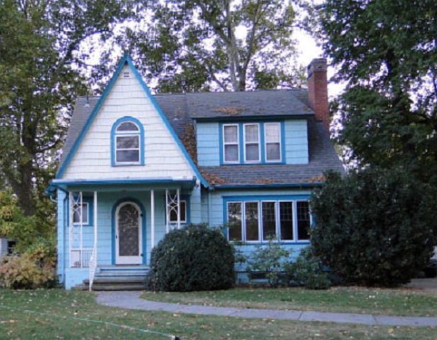 1st image of 220 E 10th St