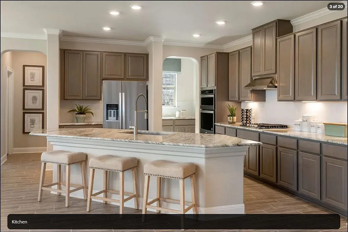 5 bed, 4.0 bath, 3946 sqft, $4,000 — Photo 2