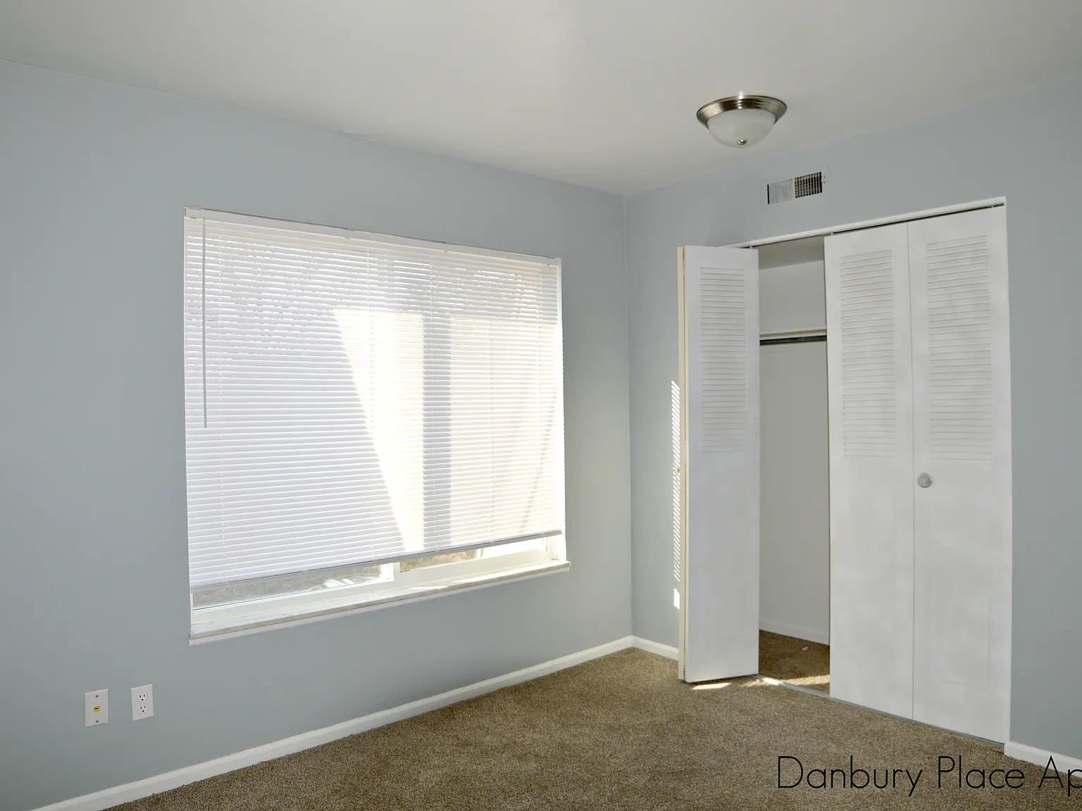 Danbury Place Apartments — Photo 4
