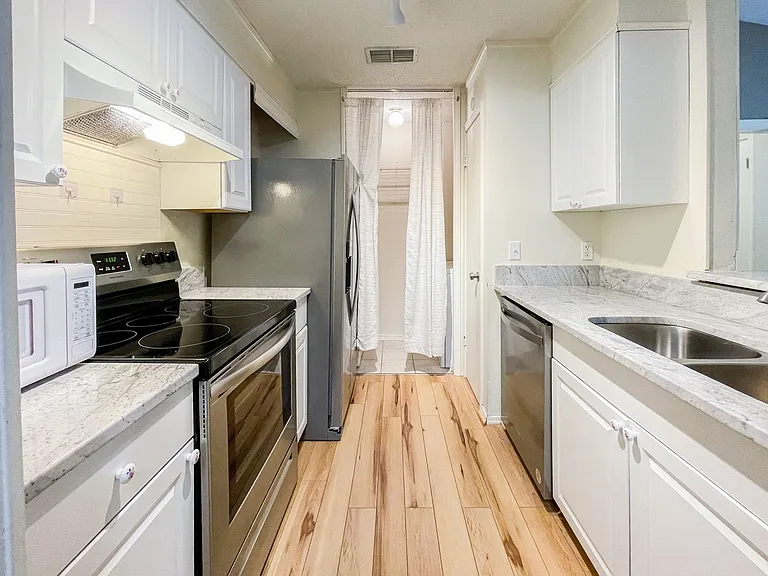 601 E Burgess Rd #E4 — Photo 5