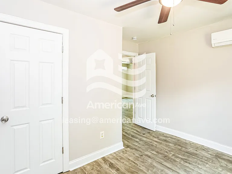 17896_012_main_bedroom_11.jpg