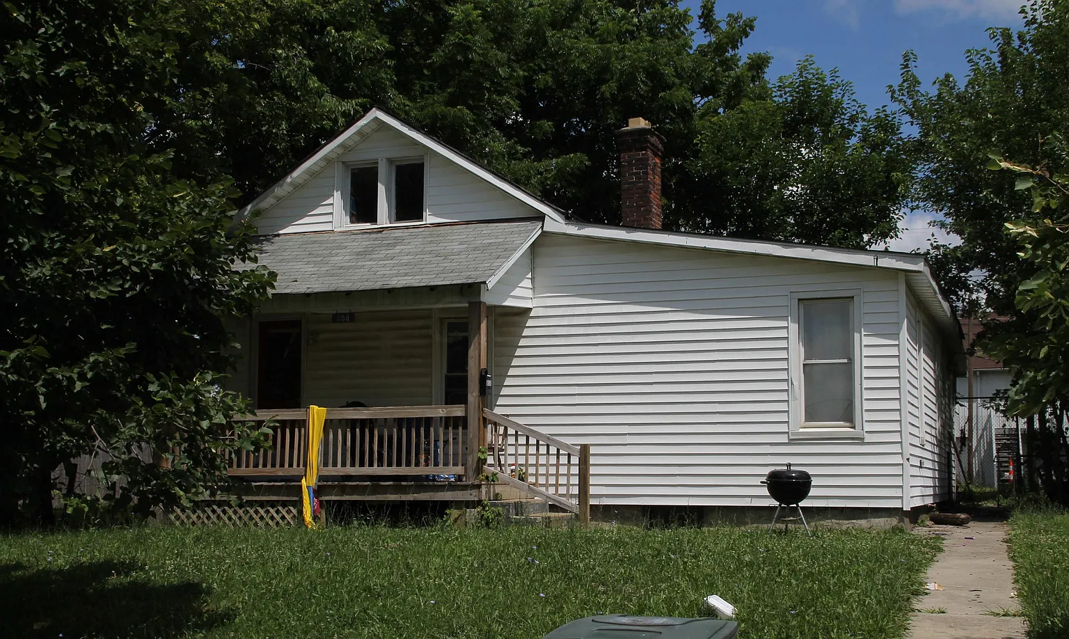 558 E Markison Ave photo 1
