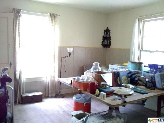 5th image of 902 E Avenue C