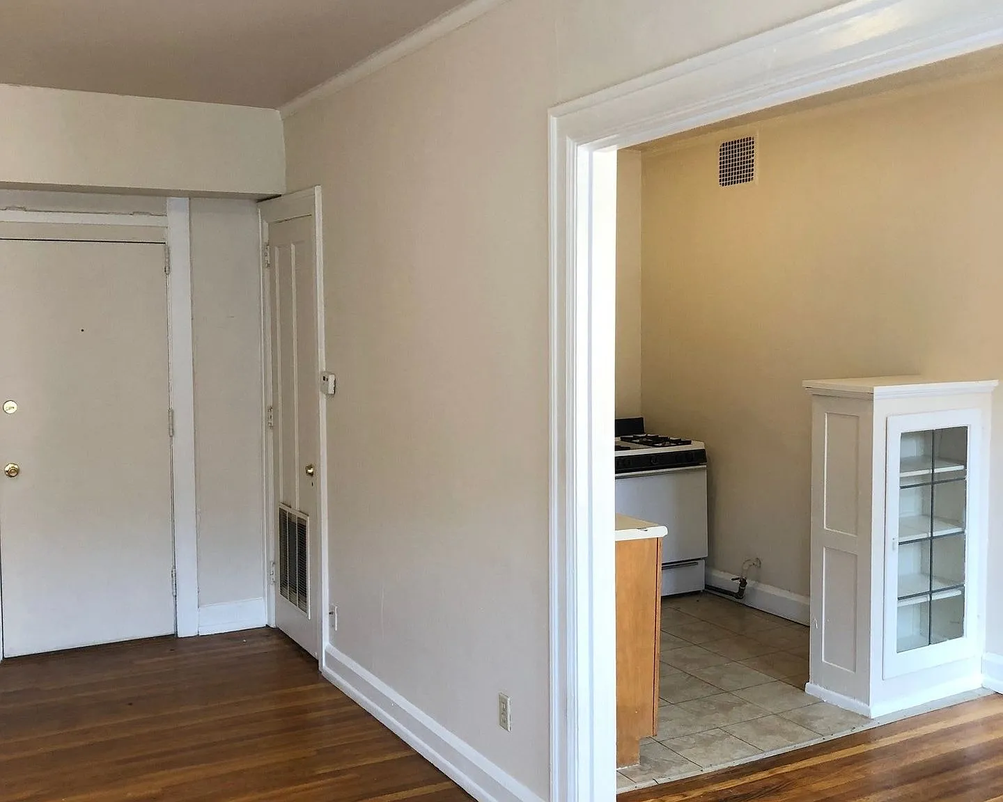 1 & 2 Bedroom Apartments in Downtown Indianapolis - Meridian Plaza Awaits You! — Photo 4