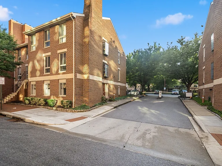 642 S Charles St #R22 — Photo 3
