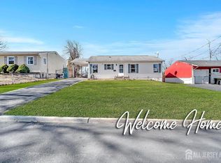 15 Villanova Rd, Parlin, NJ 08859