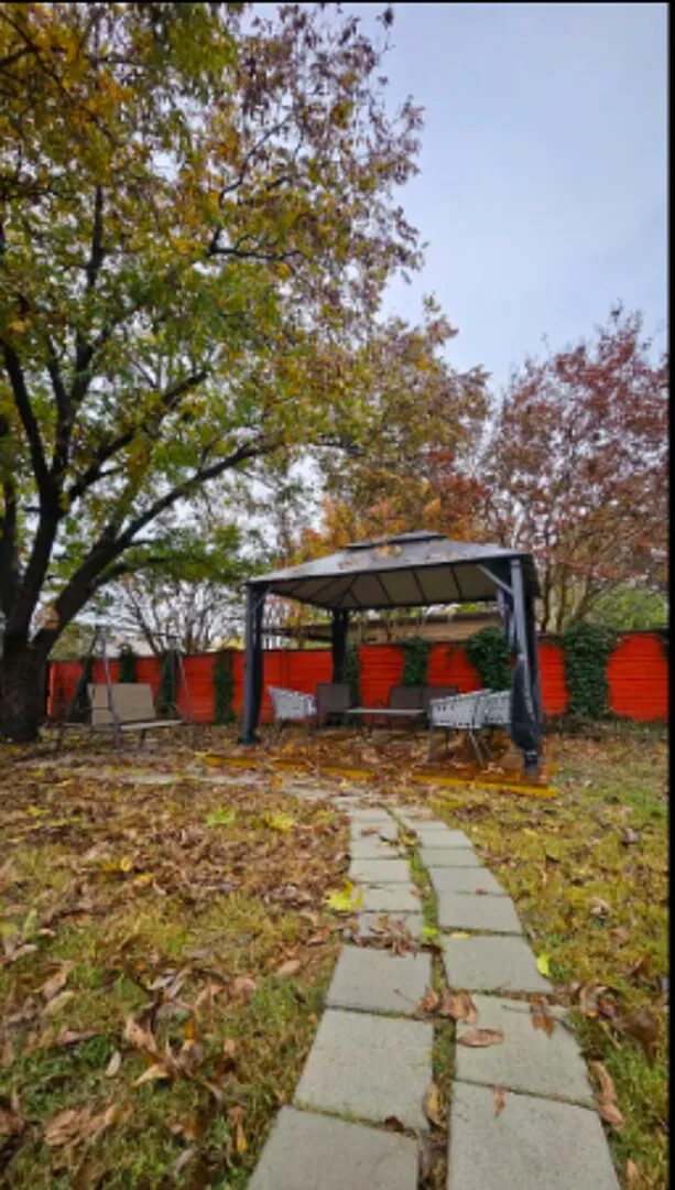 Spacious and Inviting Home — Photo 2