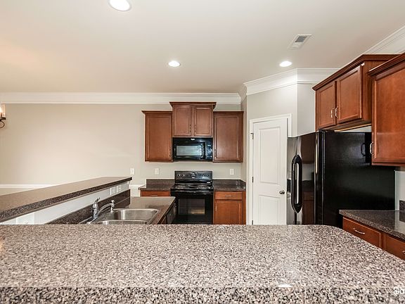 5th image of 2209 Dave Thomas Ln