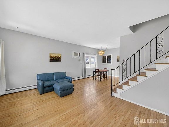 4th image of 27 Concannon Dr