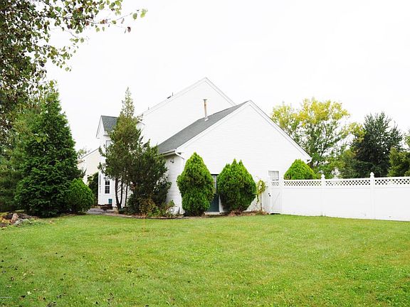3rd image of 47 Fallsington Pl
