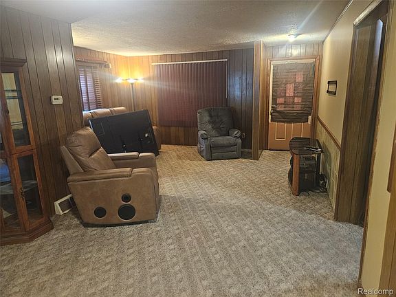 5th image of 4269 Doran St