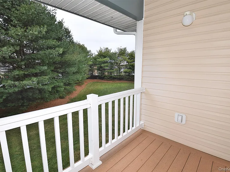 18 Garden Way — Photo 9