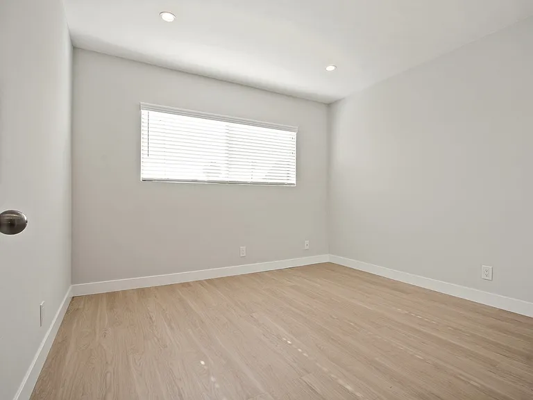 1451 Franklin St in Santa Monica! Steps to SM Blvd and near the Water Garden. — Photo 16