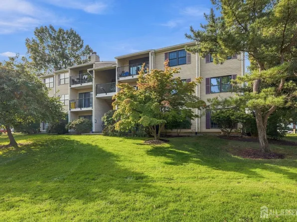 401 Danbury Ln, East Brunswick, NJ 08816