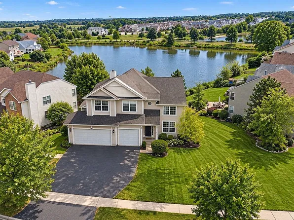 2965 Farmington Dr, Lindenhurst, IL 60046