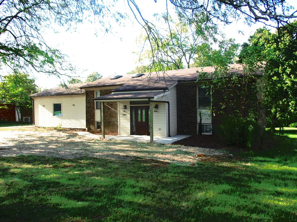 609 Foxfire Rd