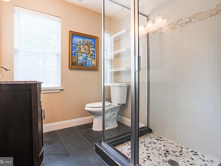 215 Clarendon Ave — Photo 45