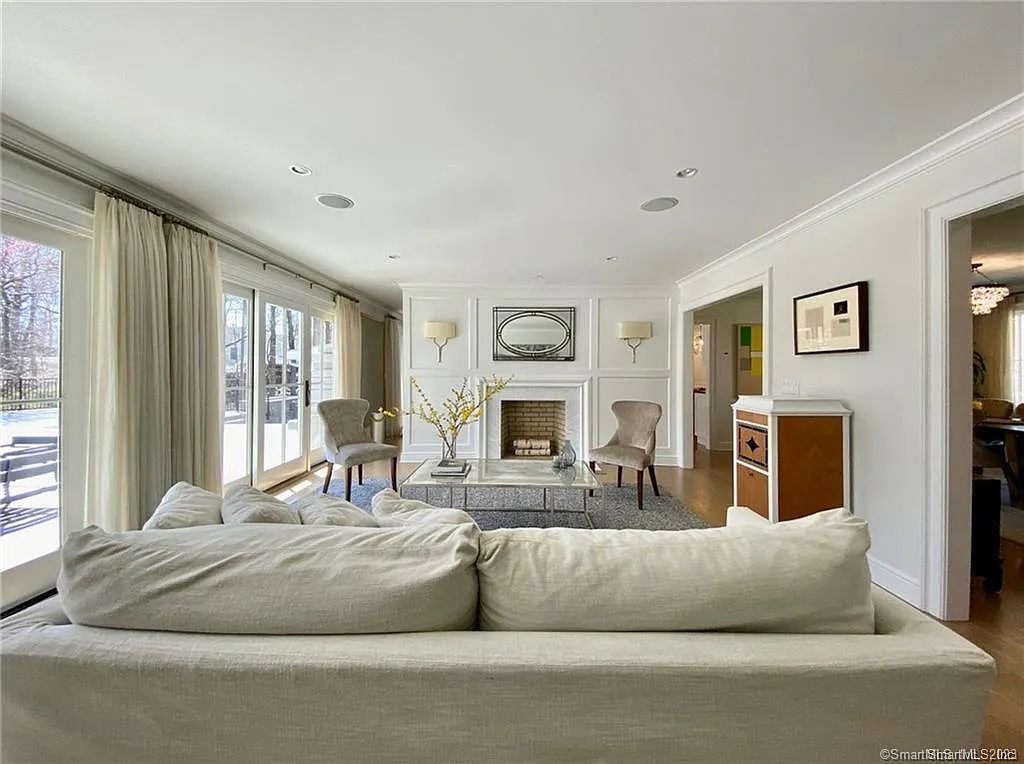 5 bed, 4.5 bath, 4700 sqft, $28,000 — Photo 4