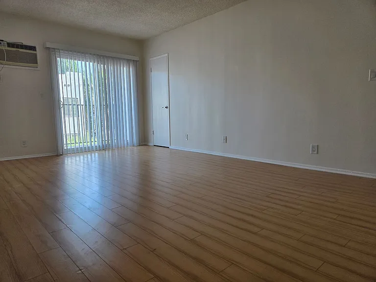 8206 Romaine St #4 — Photo 2