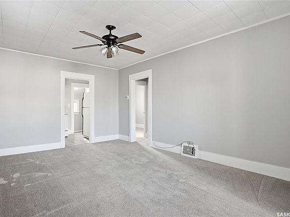 3rd image of 1008 Retallack STREET
