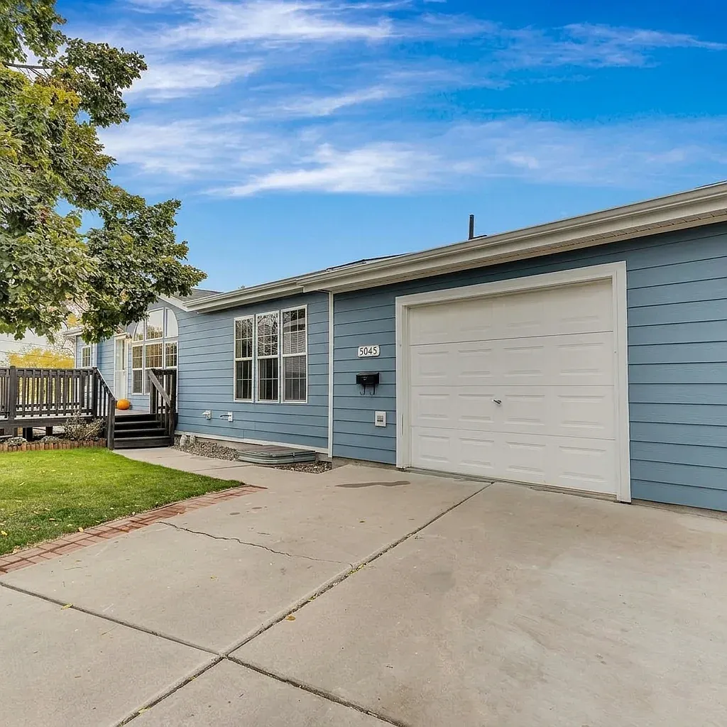 5 bed, 2544 sqft, $720 — Photo 1