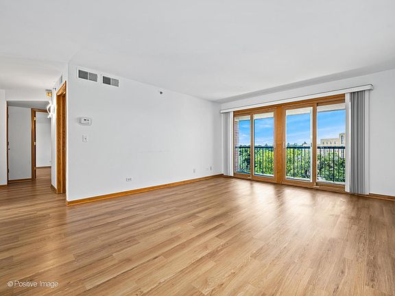 4th image of 7120 N Milwaukee Ave APT 704