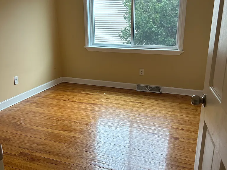 31 Manila Ave #1 — Photo 3