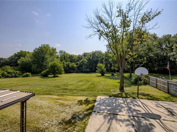 5519 NE Meadowbrook Rd, Kansas City, MO 64119