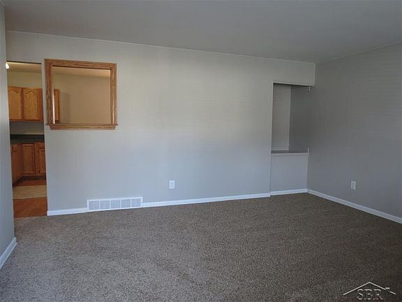 4th image of 2915 Walcott St