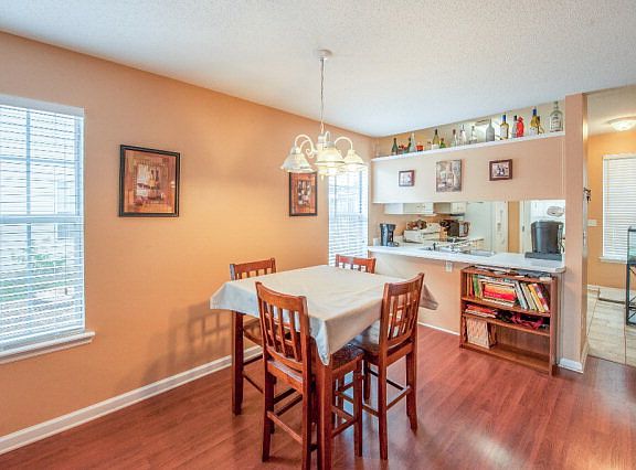 4th image of 143 Spring Oak Ln
