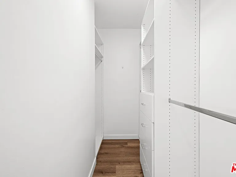 136 S Palm Dr #305 — Photo 16