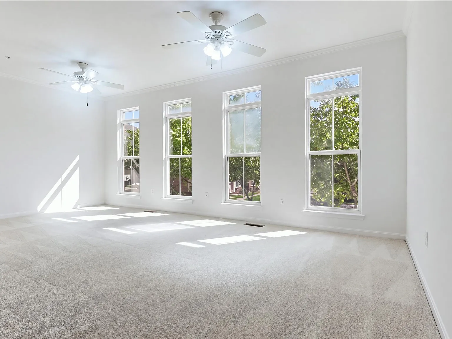 3 bed, 3.5 bath, 2928 sqft, $3,500 — Photo 3