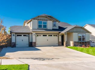 4574 SW Volcano View Way, Redmond, OR 97756