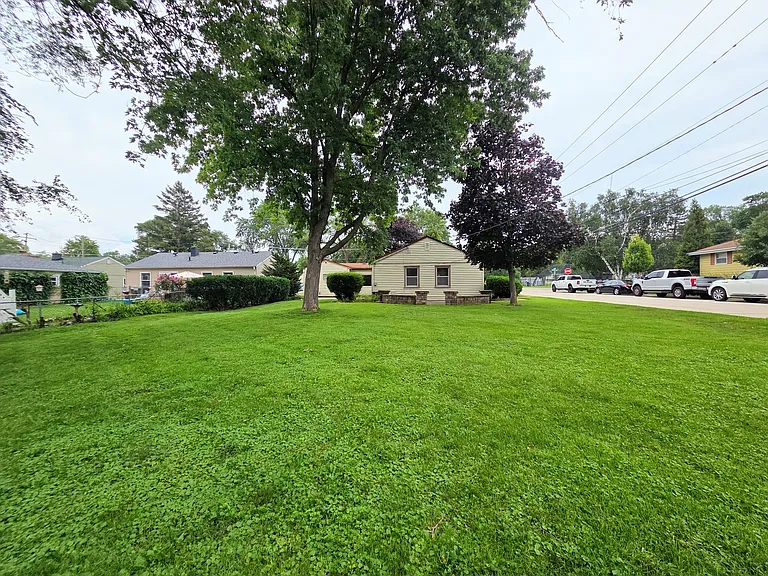 336 E Orchard St — Photo 26