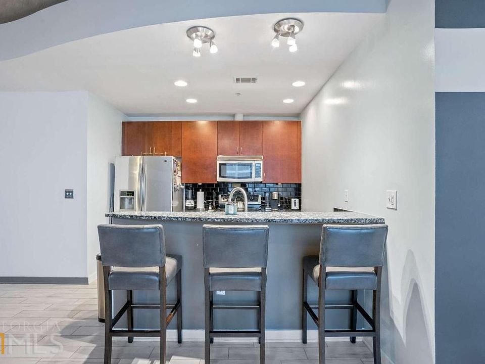 1st image of 400 W Peachtree St NW Unit 1016