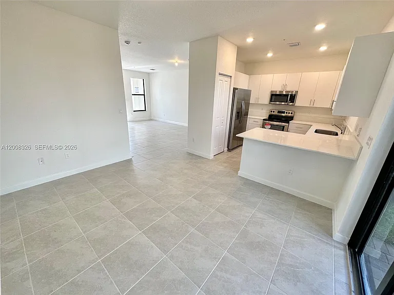 261 SW 159th Way — Photo 3