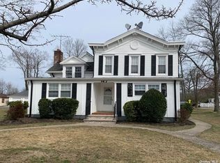 167 Middle Rd, Sayville, NY 11782