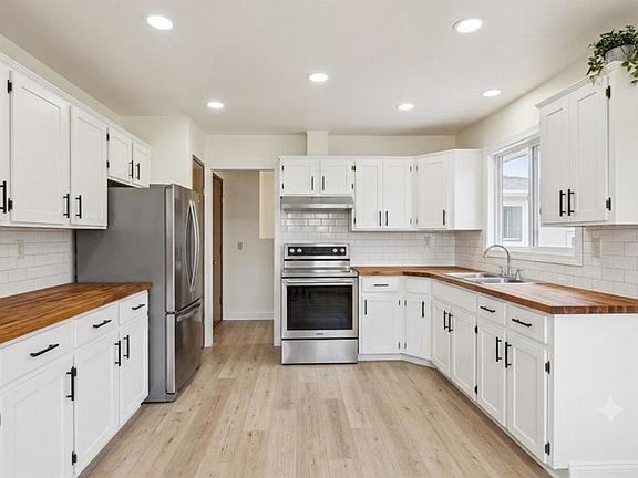 5th image of 6215 N Rundlehorn Dr NE