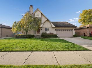 19750 Rosin Dr, Clinton Township, MI 48038