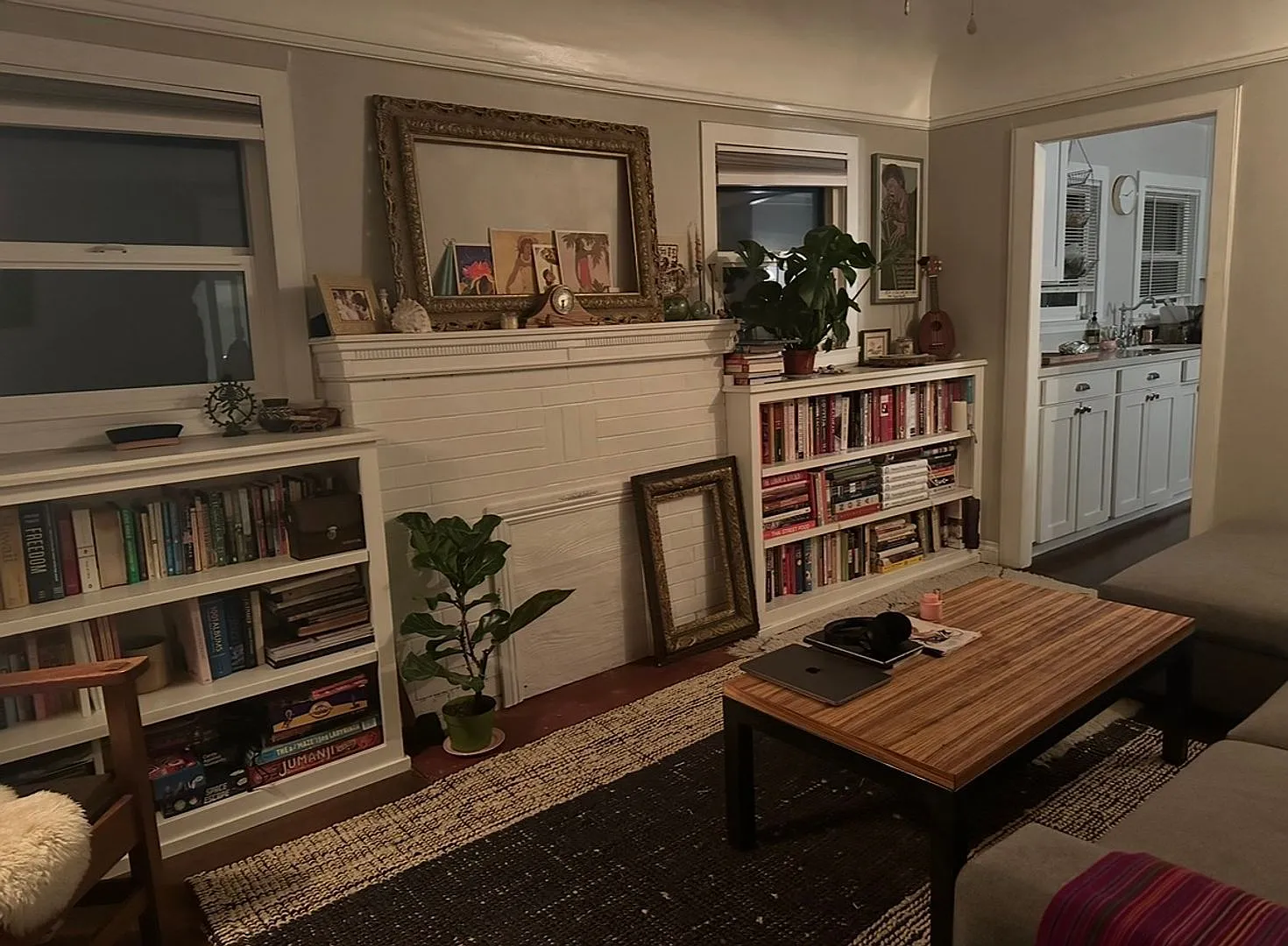 Adorable bungalow with garage and yard! Must See! — Photo 2