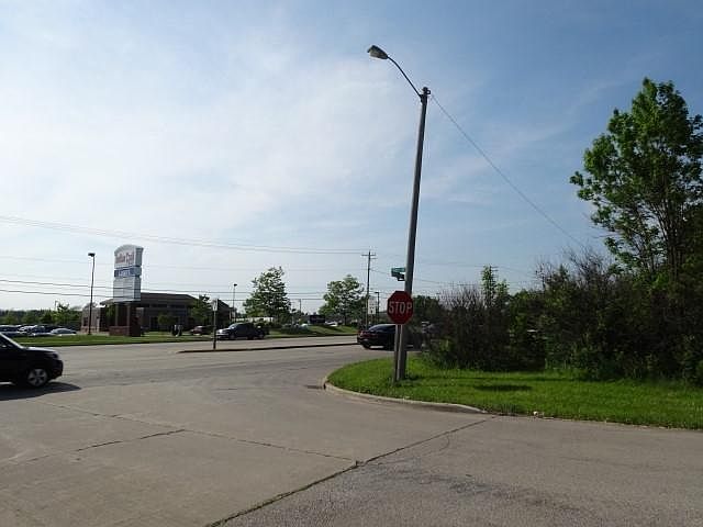 2nd image of 6419 Green Bay Rd