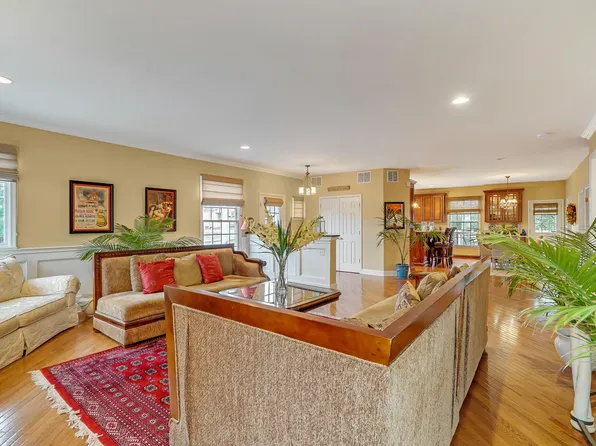 18 Mariners Bnd, Brielle, NJ 08730