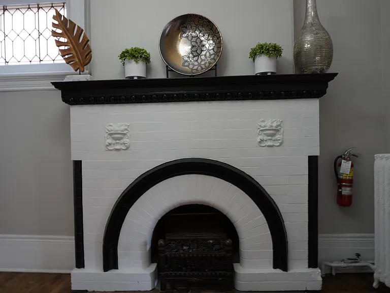 58 Sweetland Ave — Photo 4
