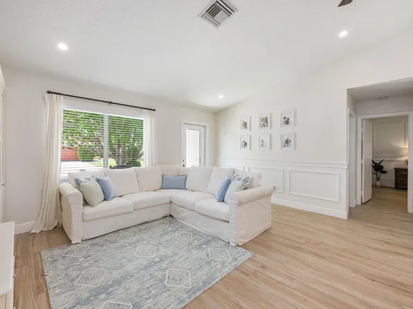 163 Arrowhead Circle, Jupiter, FL 33458