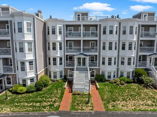 15 Park Ave Unit 302, Hull, MA 02045