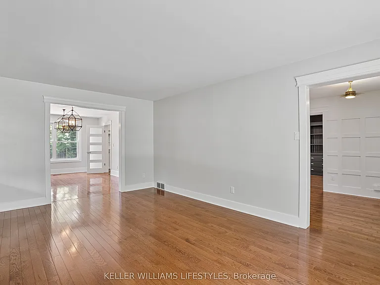 1713 Phillbrook Cres — Photo 7