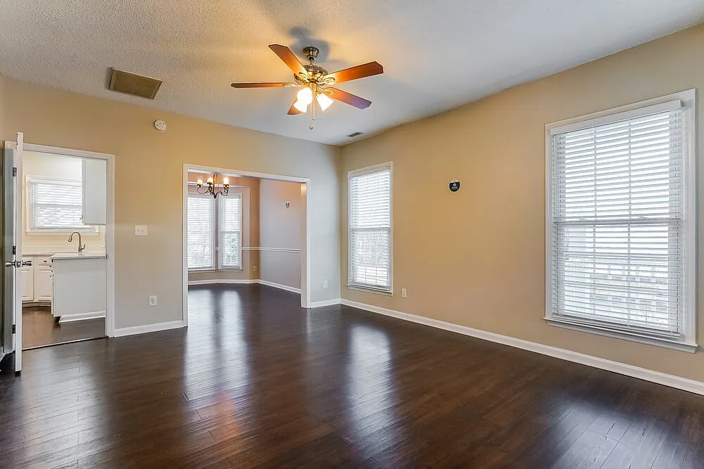 3 bed, 2.5 bath, 1815 sqft, $2,180 — Photo 4