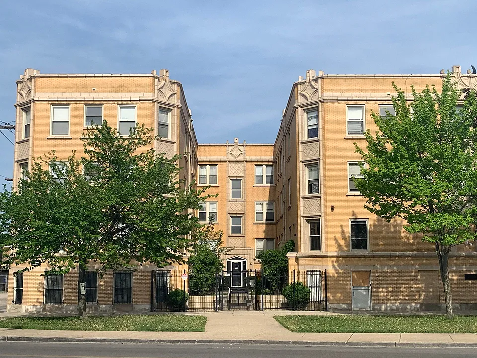 5550 W North